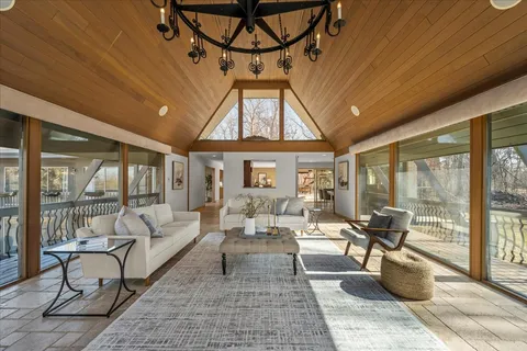 $1,245,000 | 431 Maplewood Drive, Barrington, IL 60010