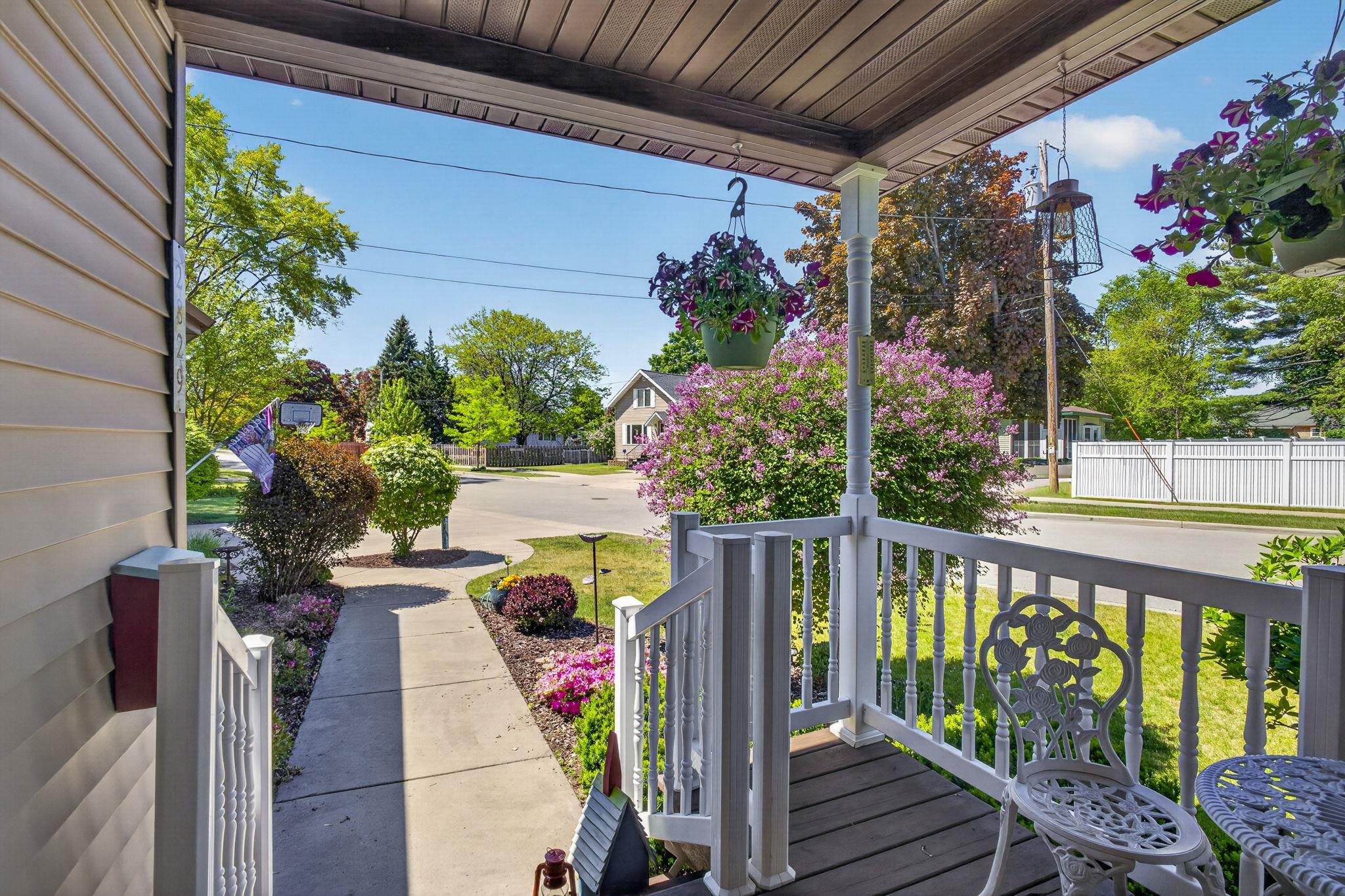 2829 Riverside Avenue Marinette, WI 54143 - Photo 8 of 41