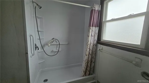$2,500 | 182 Woodcrest Drive, Amherst, NY 14226