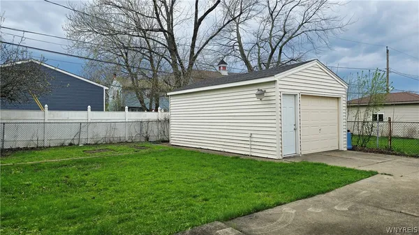 $2,500 | 182 Woodcrest Drive, Amherst, NY 14226