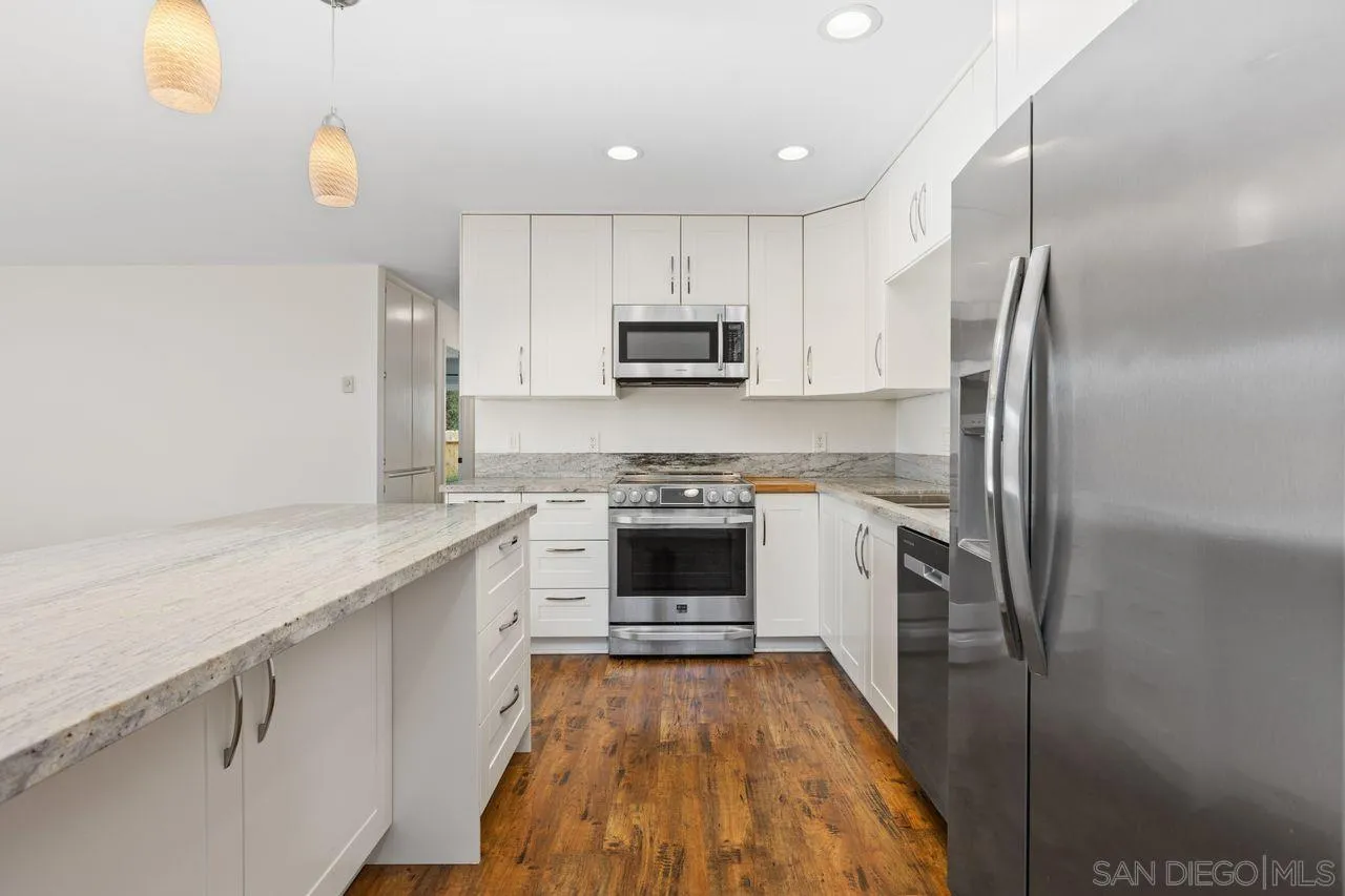 401 Requeza Street Encinitas, CA 92024 - Photo 10 of 33 Gallery Image 10