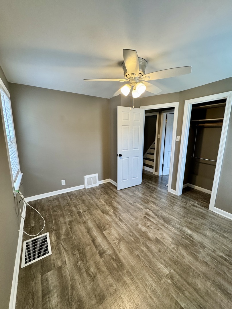 11042 South State Line Road Chicago, IL 60617 - Photo 6 of 12 a view of a livingroom with a flat screen tv
