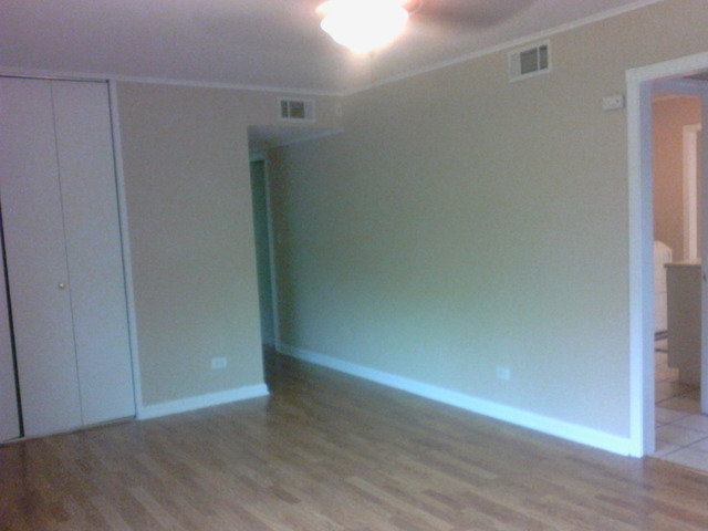9 Crescent Road Lake Zurich, IL 60047 - Photo 5 of 14 a view of an empty room