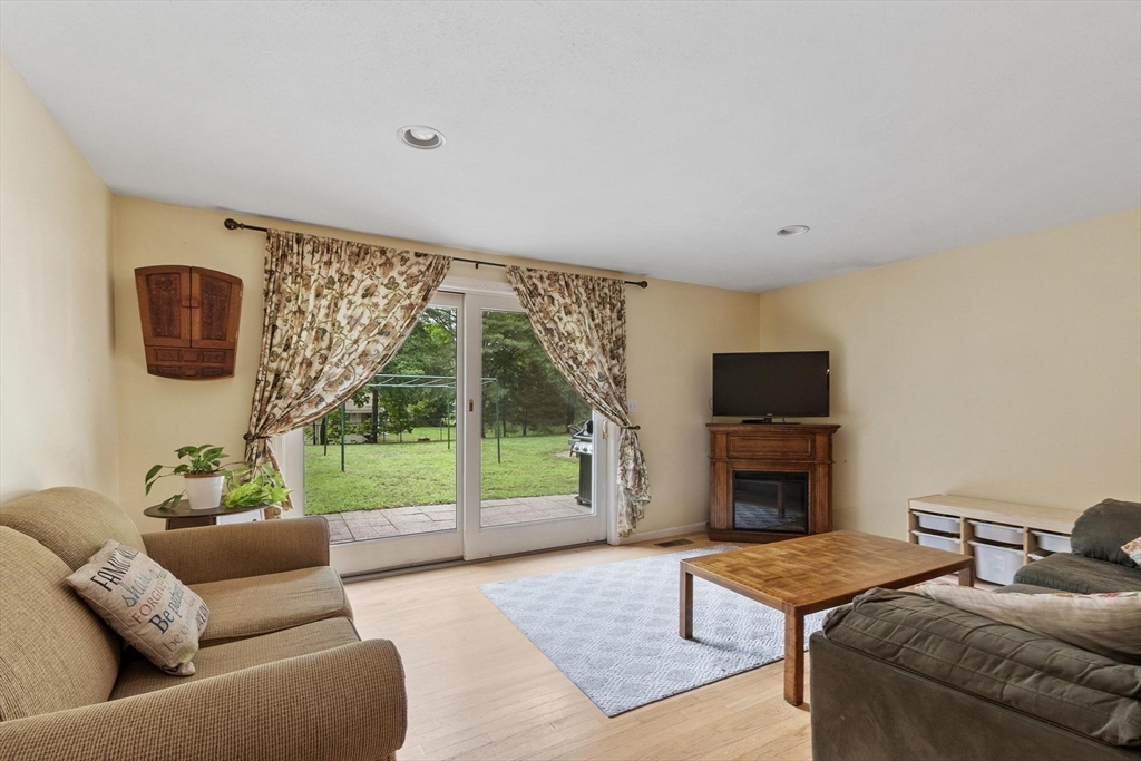 17 Parlee Road Chelmsford, MA 01824 - Photo 9 of 42