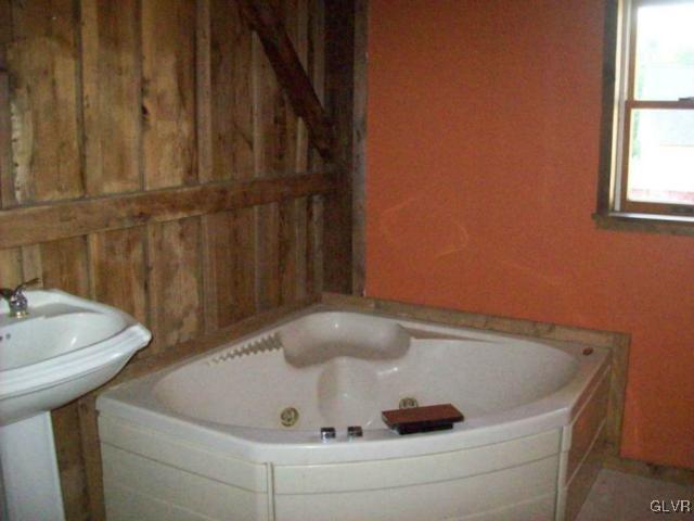 3644 Lower Saucon Road Hellertown, PA 18055 - Photo 8 of 16 Gallery Image 8