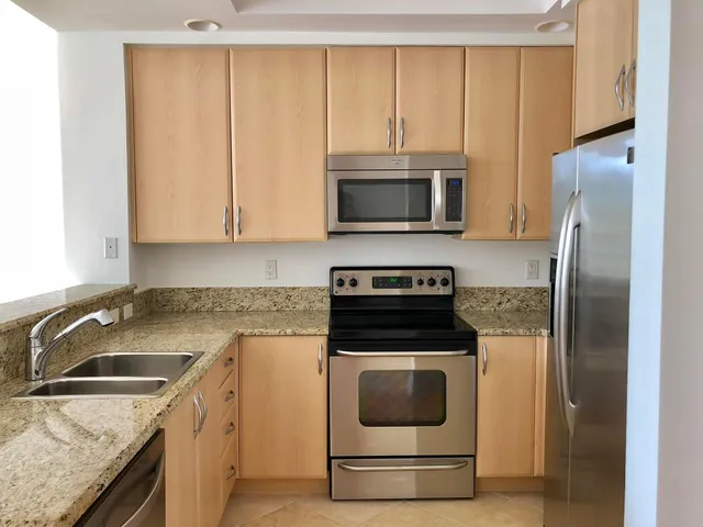 $3,150 | 801 South Olive Avenue, Unit 921, West Palm Beach, FL 33401