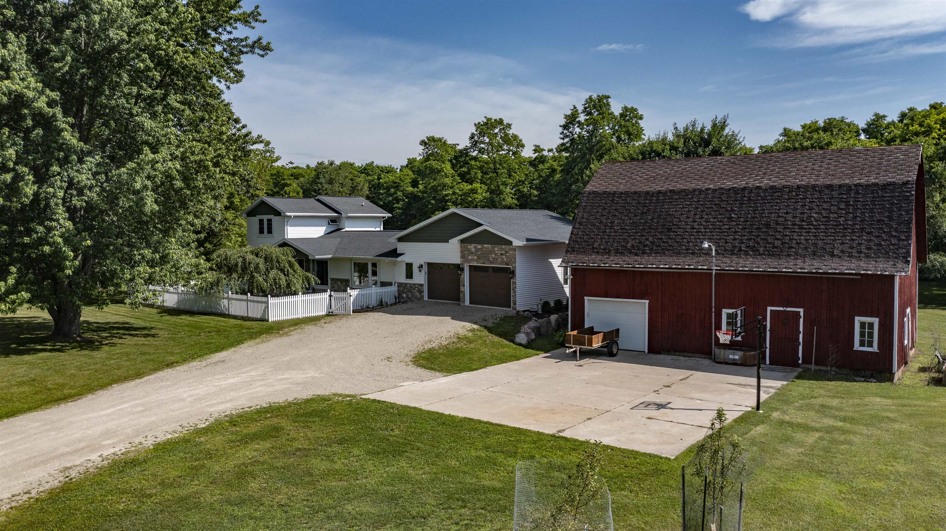 E174 Cobbtown Road Waupaca, WI 54981 - Photo 1 of 41