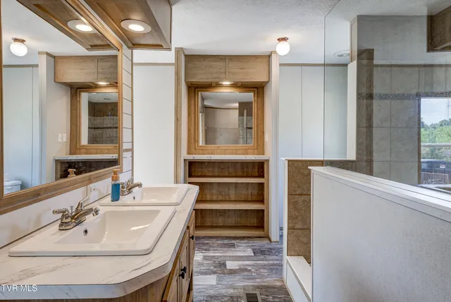 $224,000 | 1295 Highway 19E, Bluff City, TN 37618