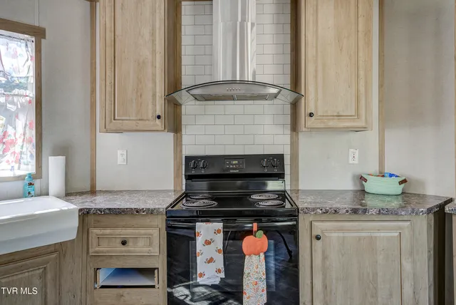 $224,000 | 1295 Highway 19E, Bluff City, TN 37618