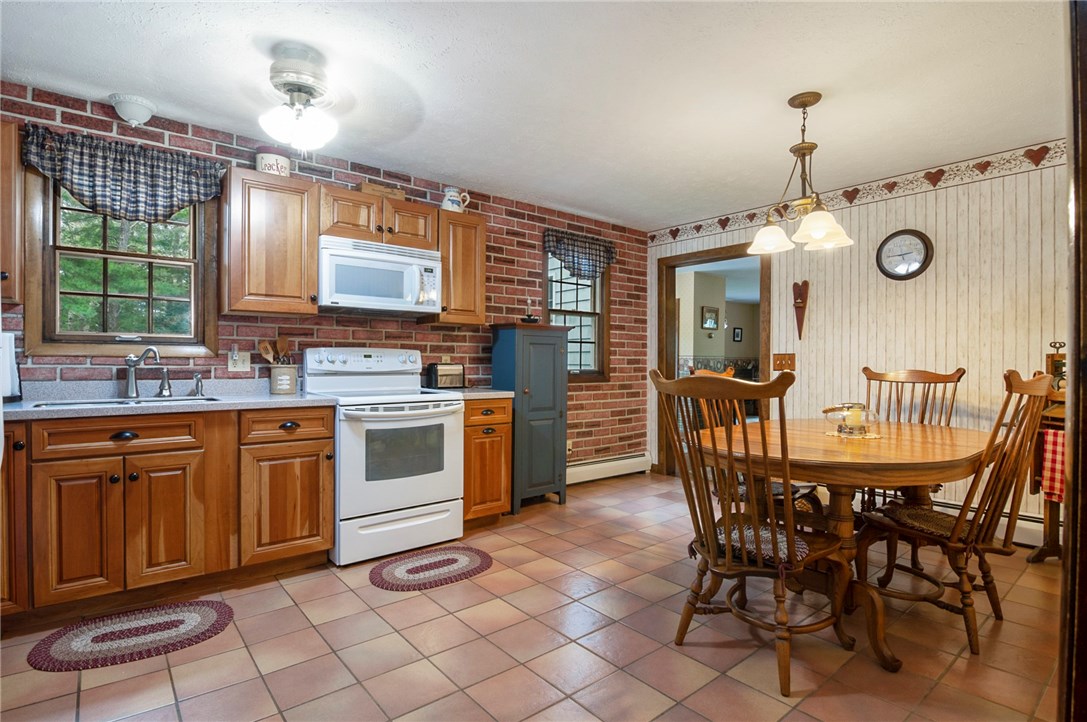 257 Shannock Road South Kingstown, RI 02879 - Photo 9 of 21 Gallery Image 9