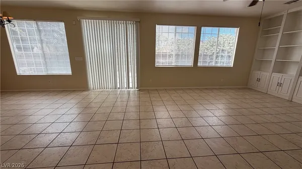 $2,600 | 8101 Yellow Daisy Avenue, Las Vegas, NV 89147