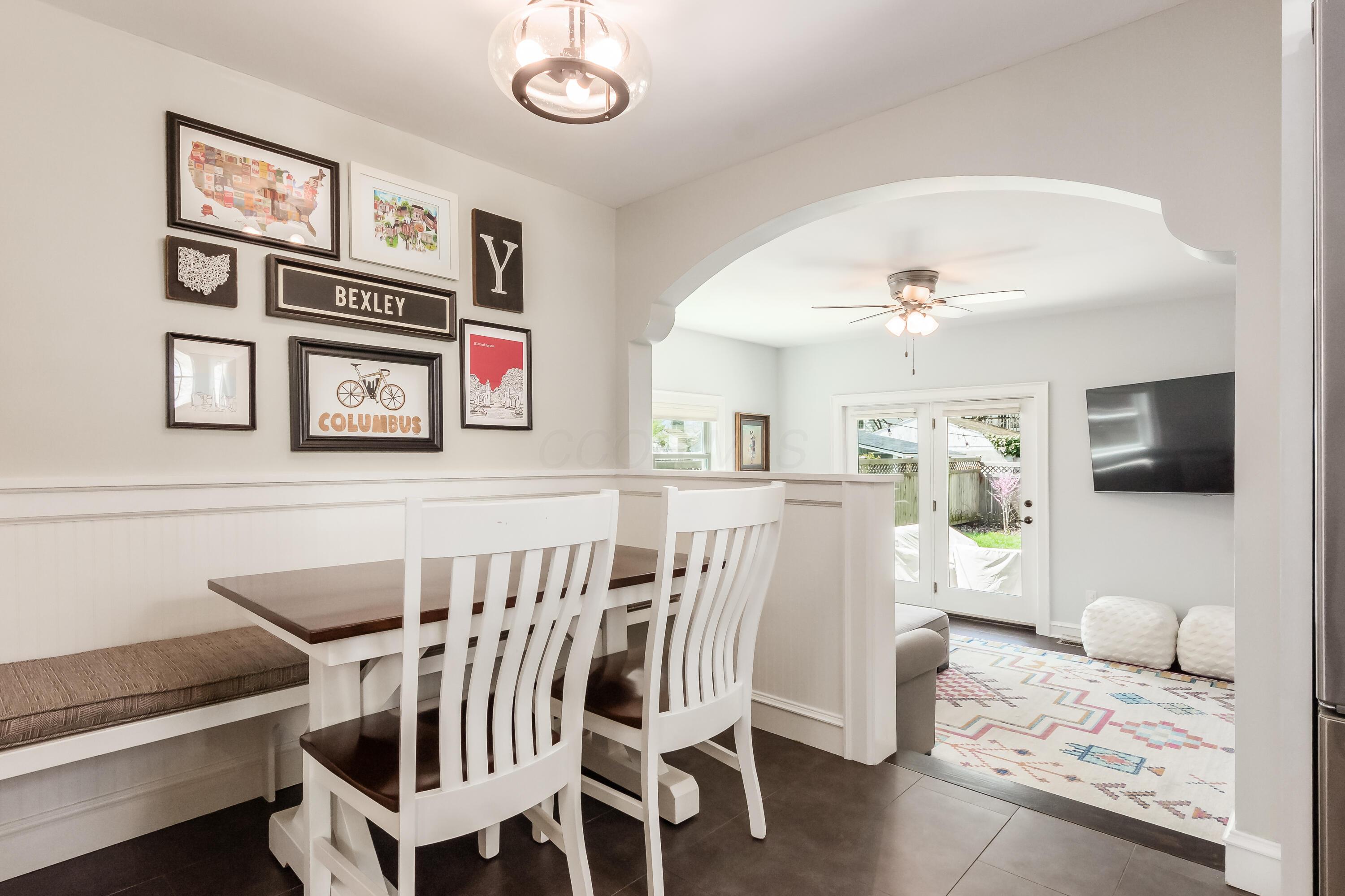 829 Vernon Road Columbus, OH 43209 - Photo 14 of 40 Custom breakfast nook leading to the family room
