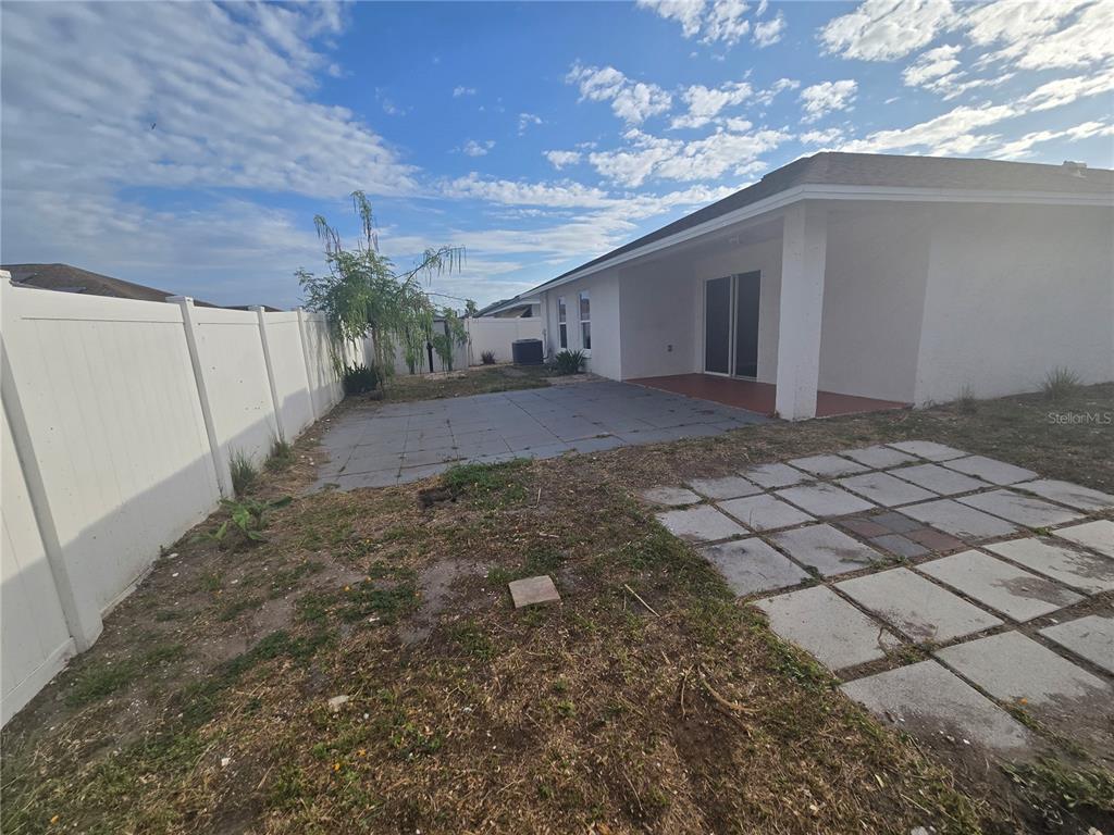 1421 9th Street Southeast Ruskin, FL 33570 - Photo 12 of 16