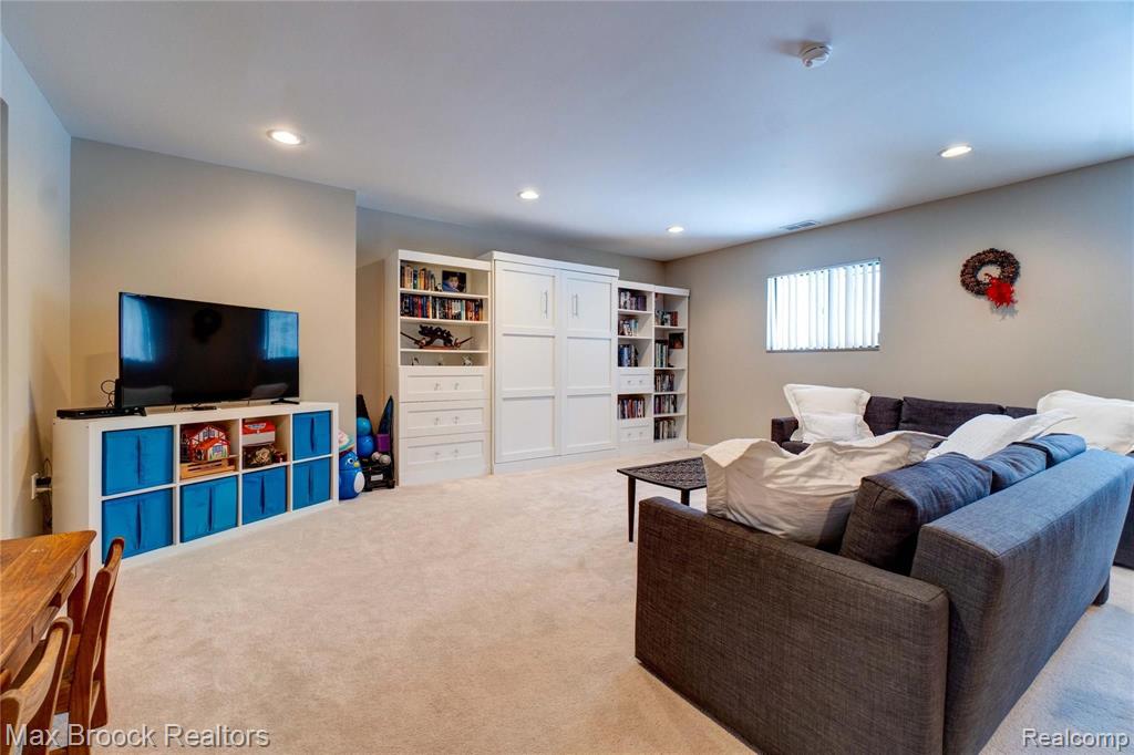 6865 Halyard Road Bloomfield Hills, MI 48301 - Photo 36 of 49