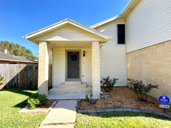 $2,100 | 1139 West Brompton Drive, Pearland, TX 77584