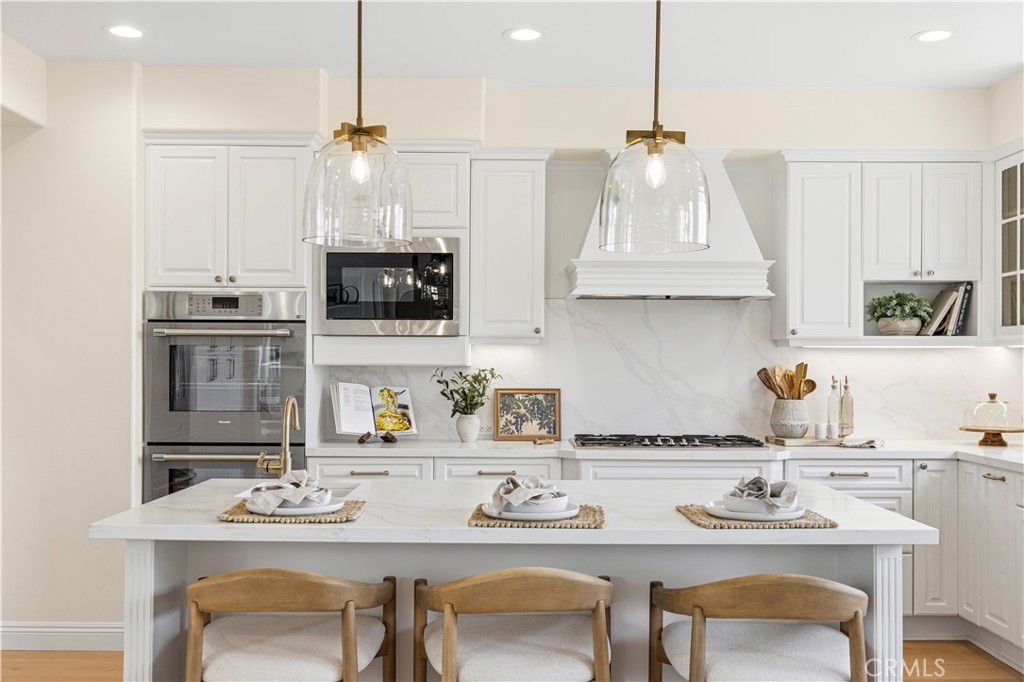 20130 Vía Cellini Porter Ranch, CA 91326 - Photo 12 of 49 Kitchen