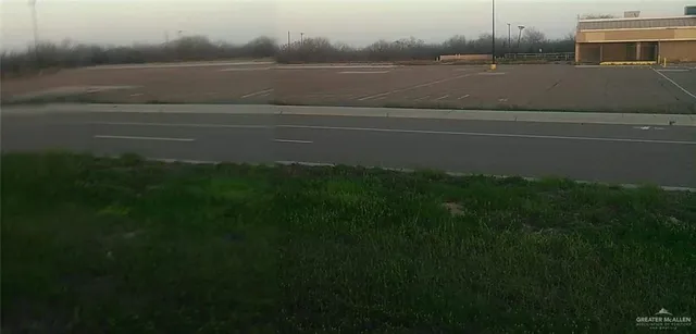 a view of back yard of the house