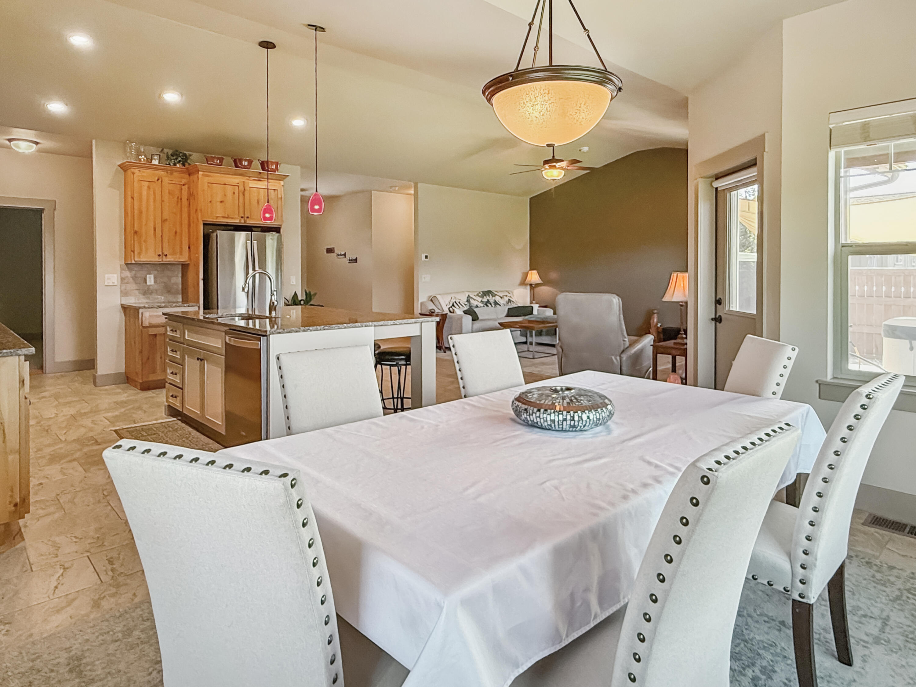 323 Northwest Saddle Ridge Loop Prineville, OR 97754 - Photo 14 of 38 dining 2