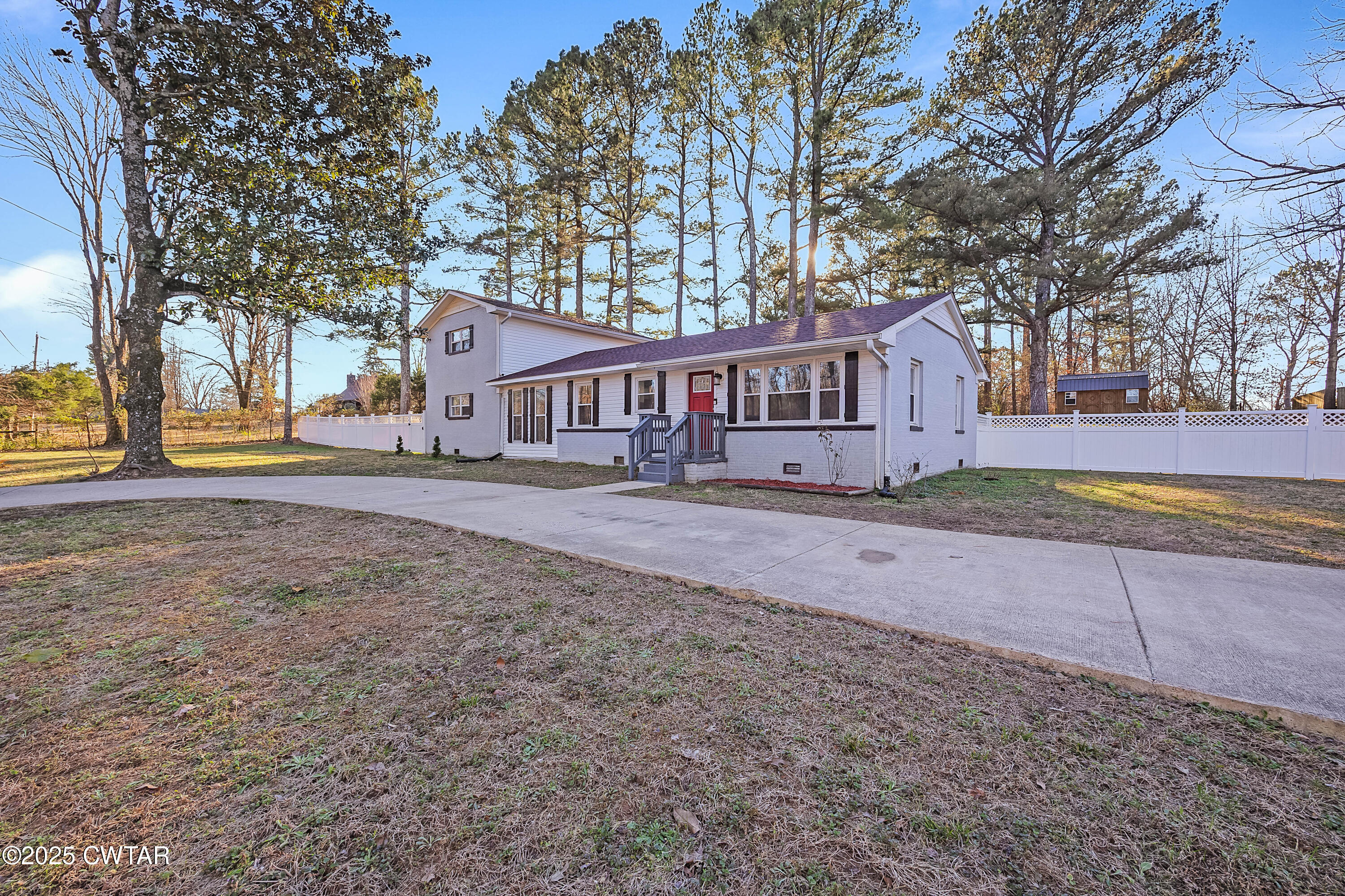 240 New Flanagan Road Lexington, TN 38351 - Photo 2 of 17 E02A5384