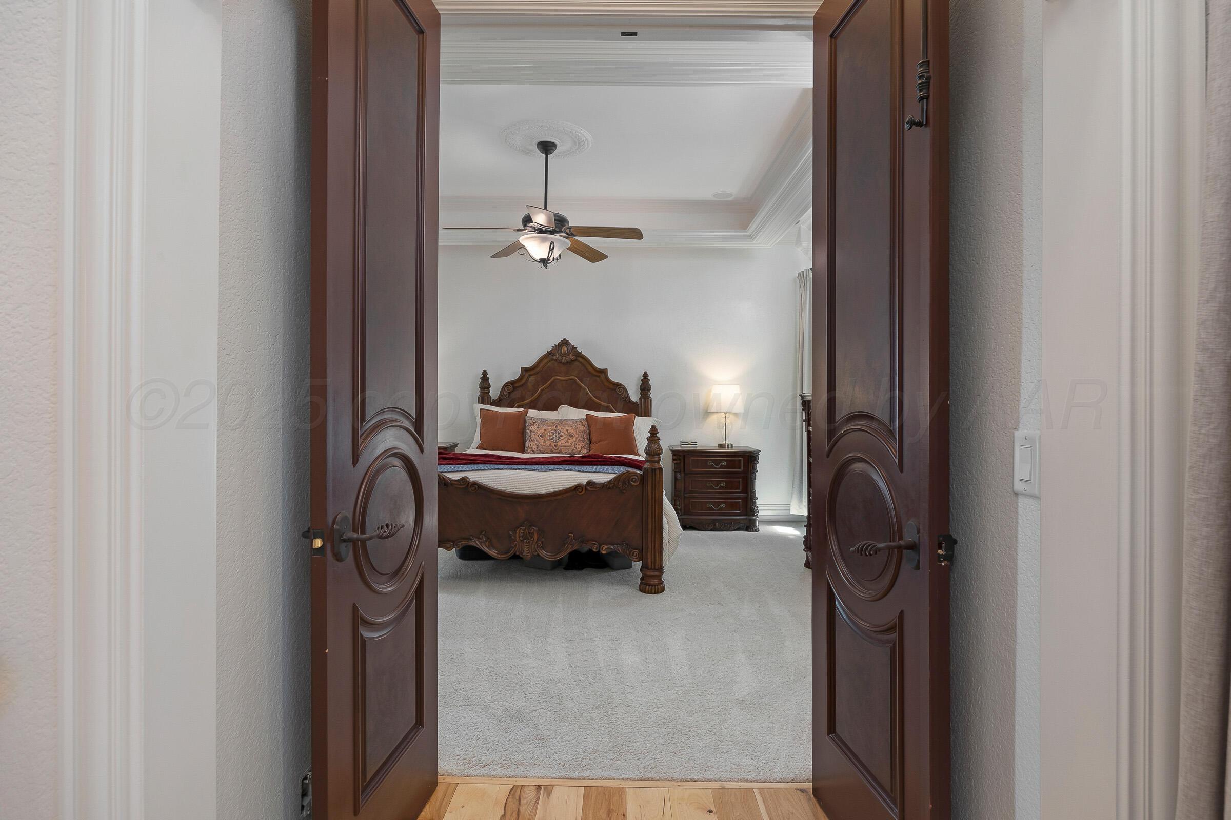 5121 Olsen Circle Amarillo, TX 79106 - Photo 19 of 39 21-Primary Bedroom Entry