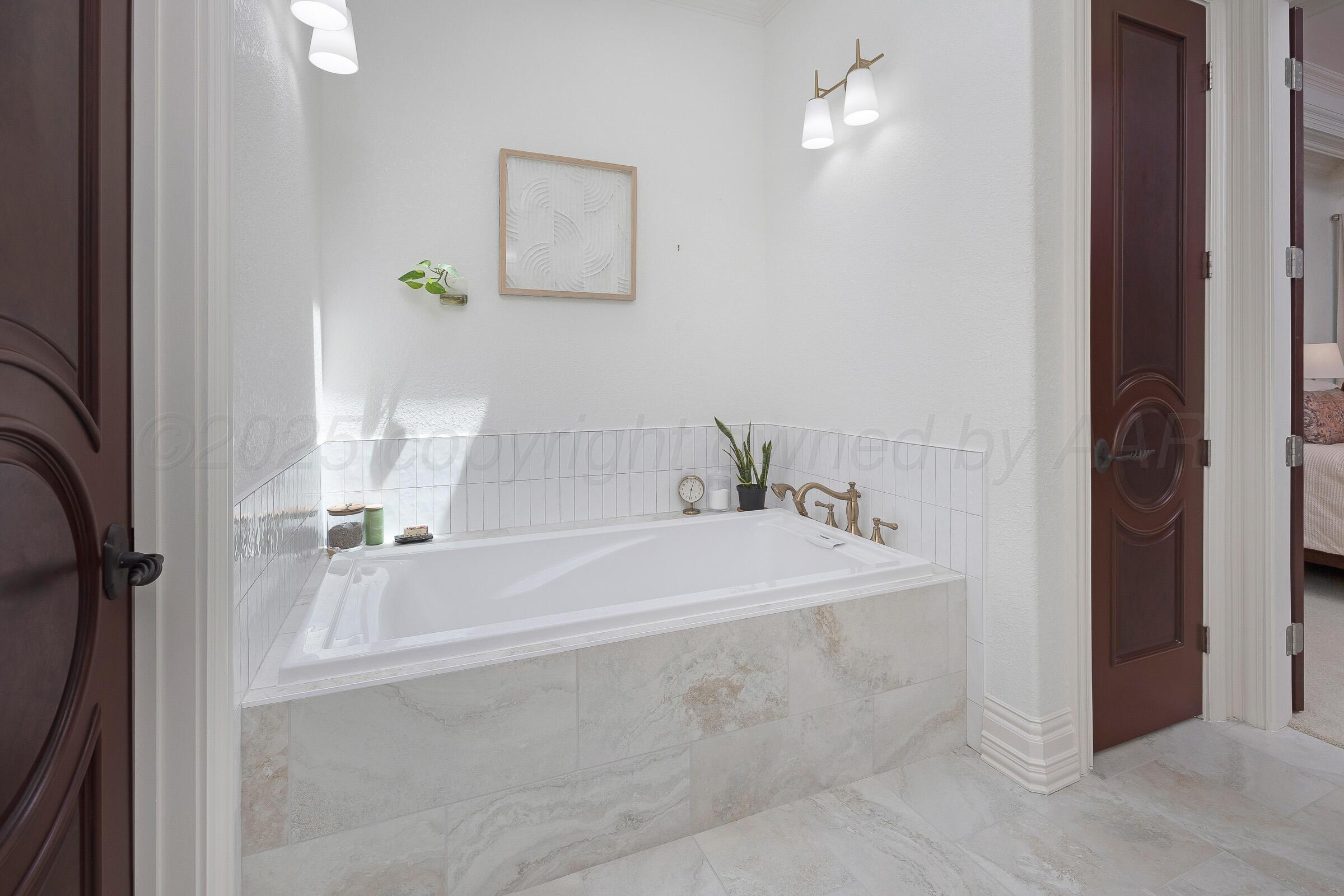 5121 Olsen Circle Amarillo, TX 79106 - Photo 24 of 39 26-Primary Bath