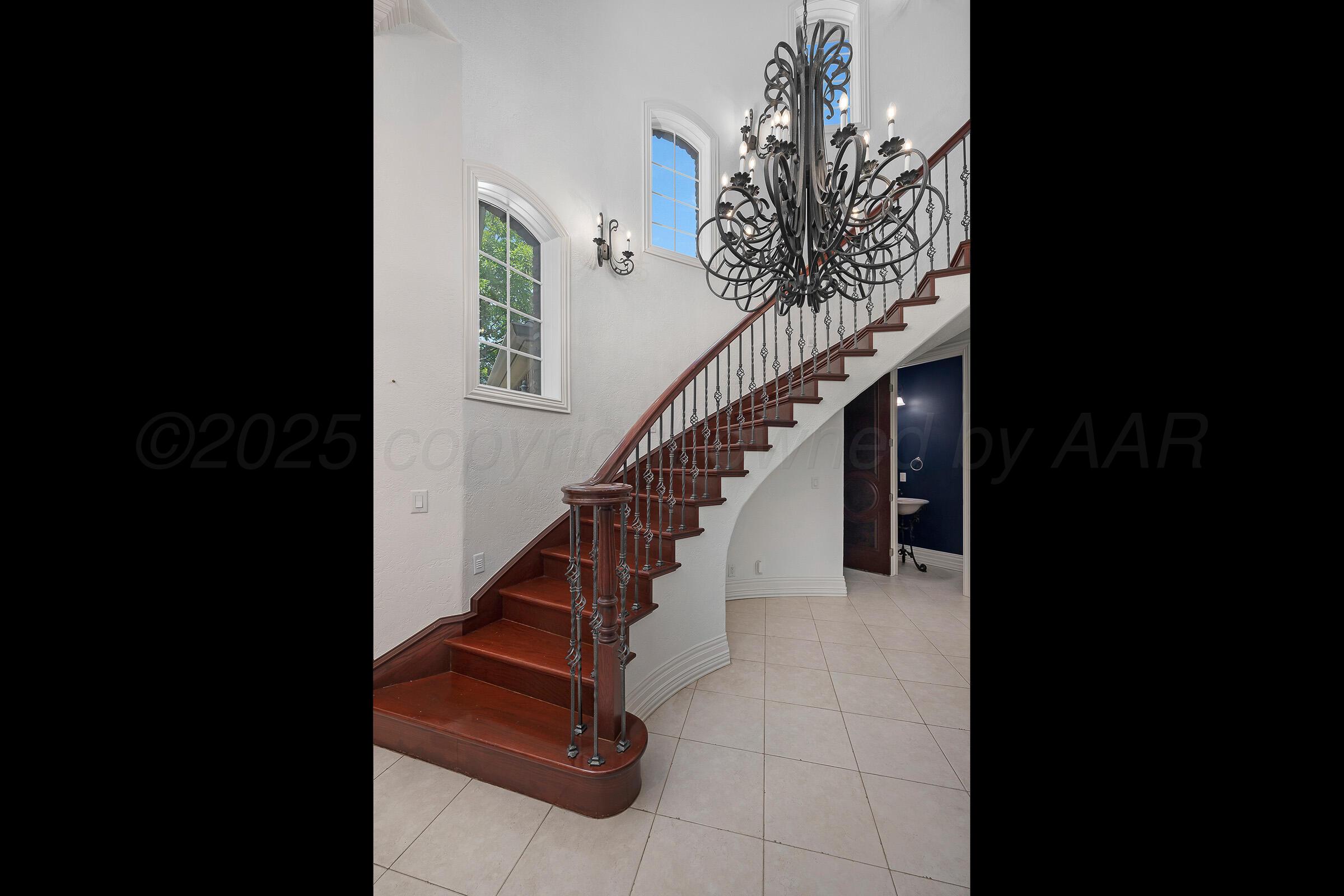 5121 Olsen Circle Amarillo, TX 79106 - Photo 25 of 39 27-Stairway