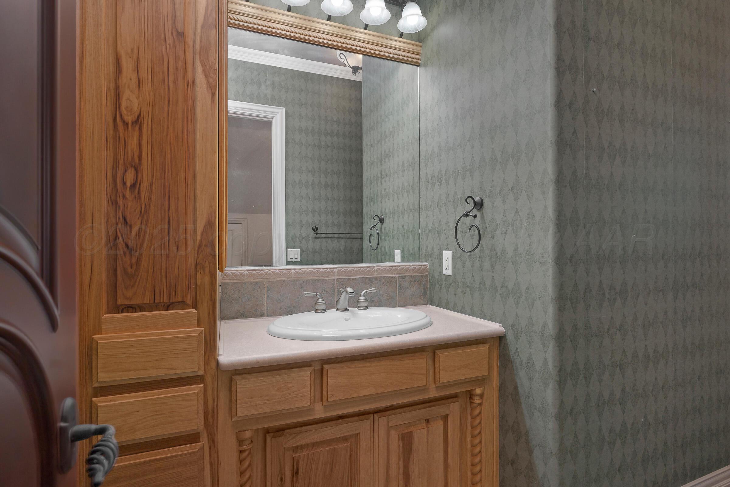 5121 Olsen Circle Amarillo, TX 79106 - Photo 29 of 39 31-Bathroom 2