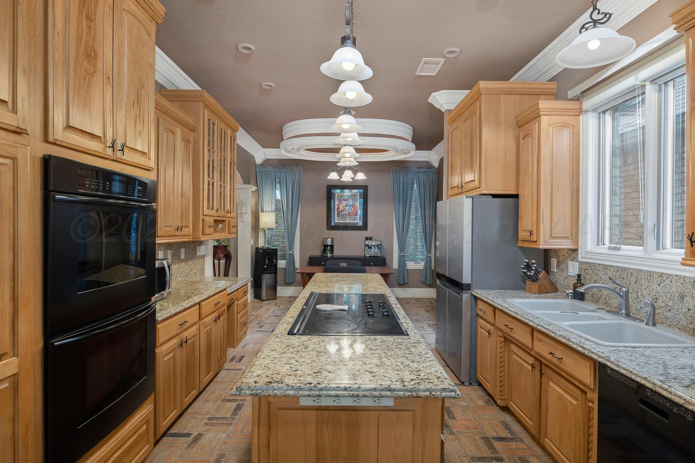 5121 Olsen Circle Amarillo, TX 79106 - Photo 9 of 39 12-Kitchen