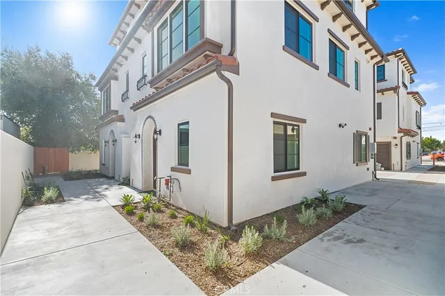 $1,035,000 | 200 South 2nd Avenue, Unit C, Arcadia, CA 91006