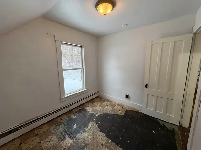 $195,000 | 194 Charles Street, Lyndon, VT 05851