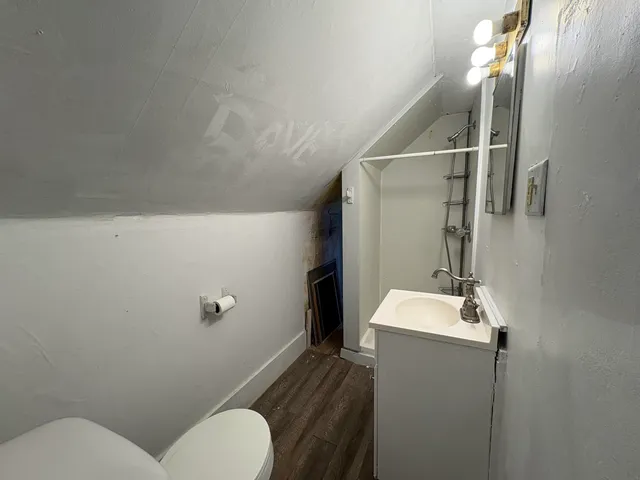 $195,000 | 194 Charles Street, Lyndon, VT 05851