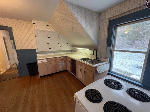 $195,000 | 194 Charles Street, Lyndon, VT 05851