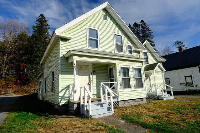 $195,000 | 194 Charles Street, Lyndon, VT 05851