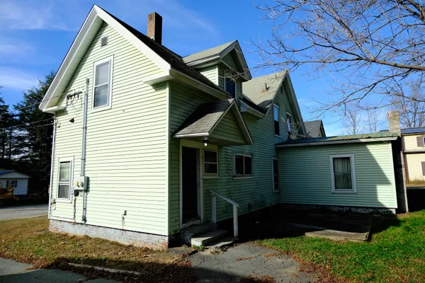 $195,000 | 194 Charles Street, Lyndon, VT 05851