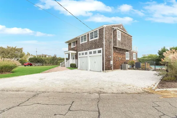 $10,000 | 25 Exchange, Westhampton Beach, NY 11978