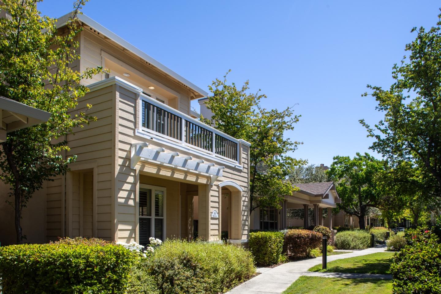 555 Front Lane Mountain View, CA 94041 - Photo 2 of 31 front view of a house