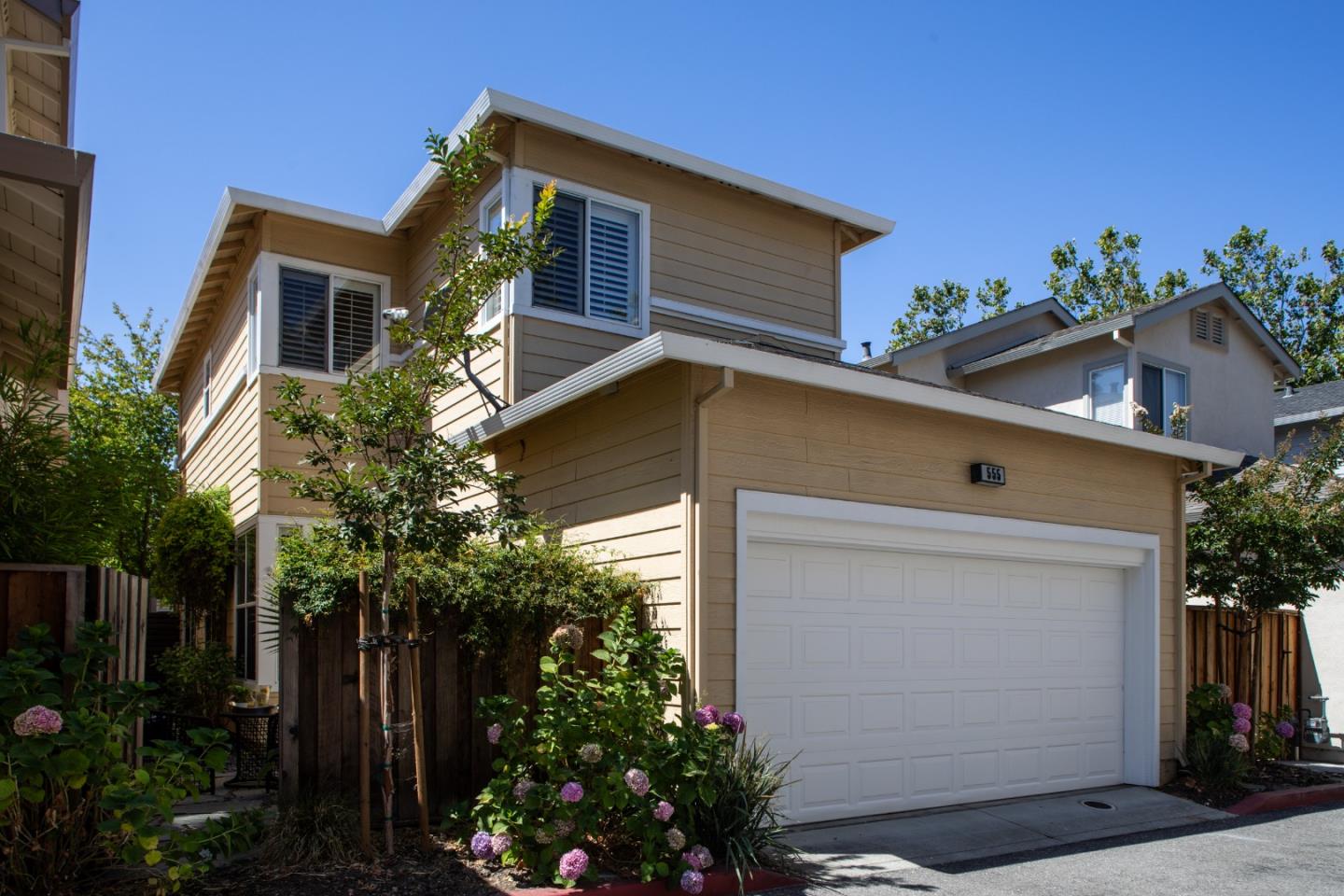 555 Front Lane Mountain View, CA 94041 - Photo 4 of 31 a front view of house with yard
