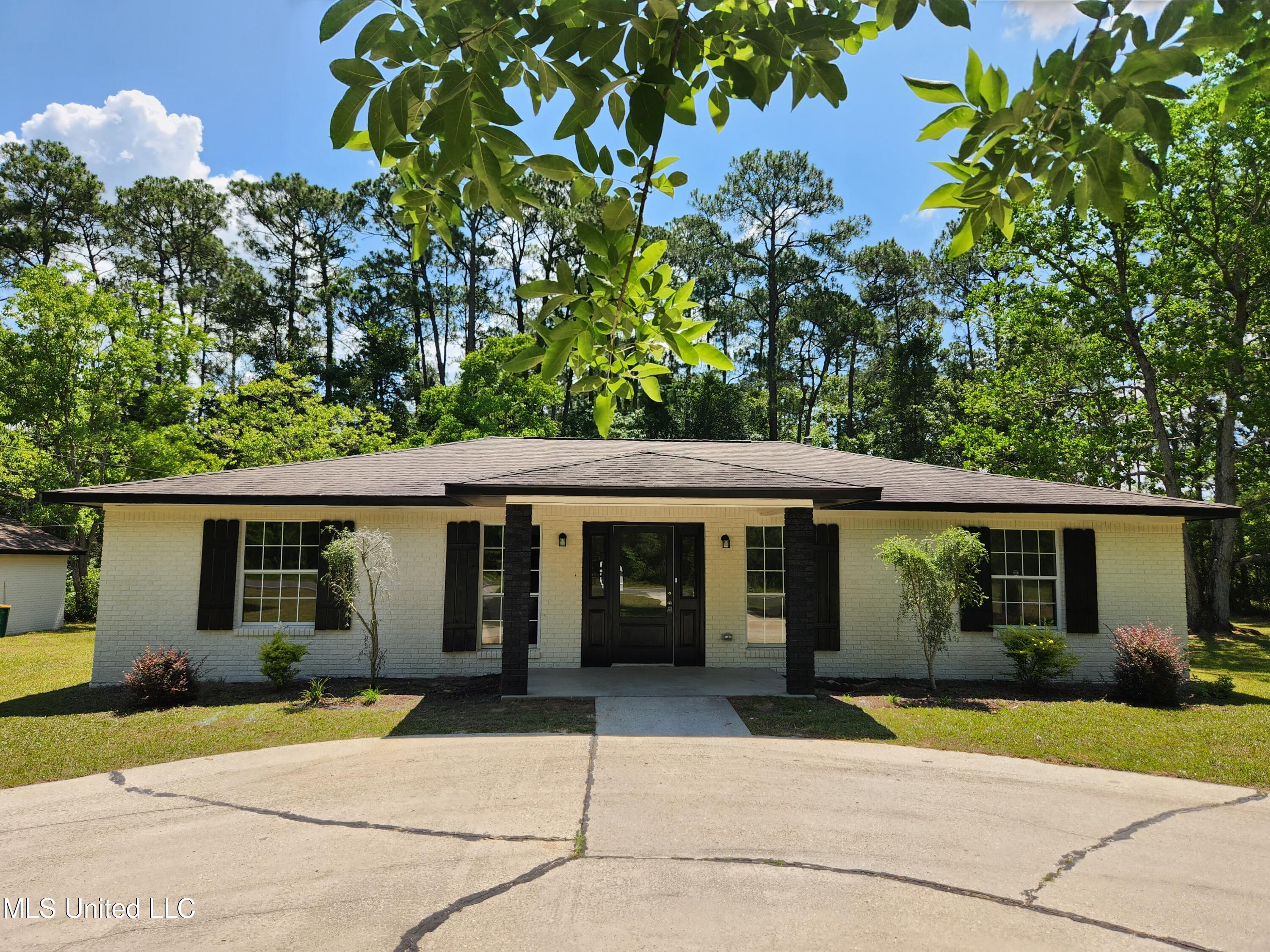 11504 Shorecrest Road Biloxi, MS 39532 - Photo 3 of 32 20230603_111235