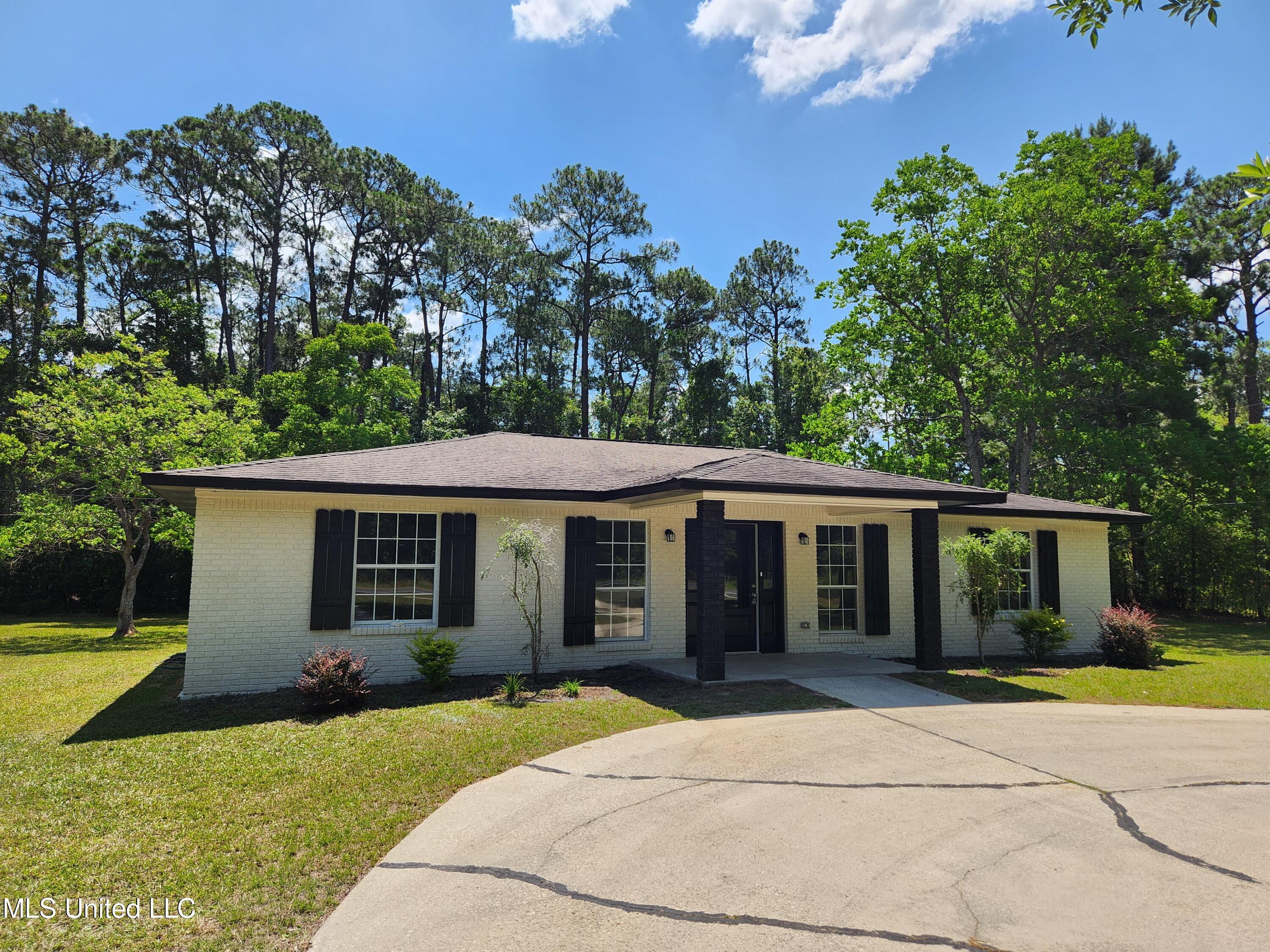 11504 Shorecrest Road Biloxi, MS 39532 - Photo 5 of 32 20230603_111254