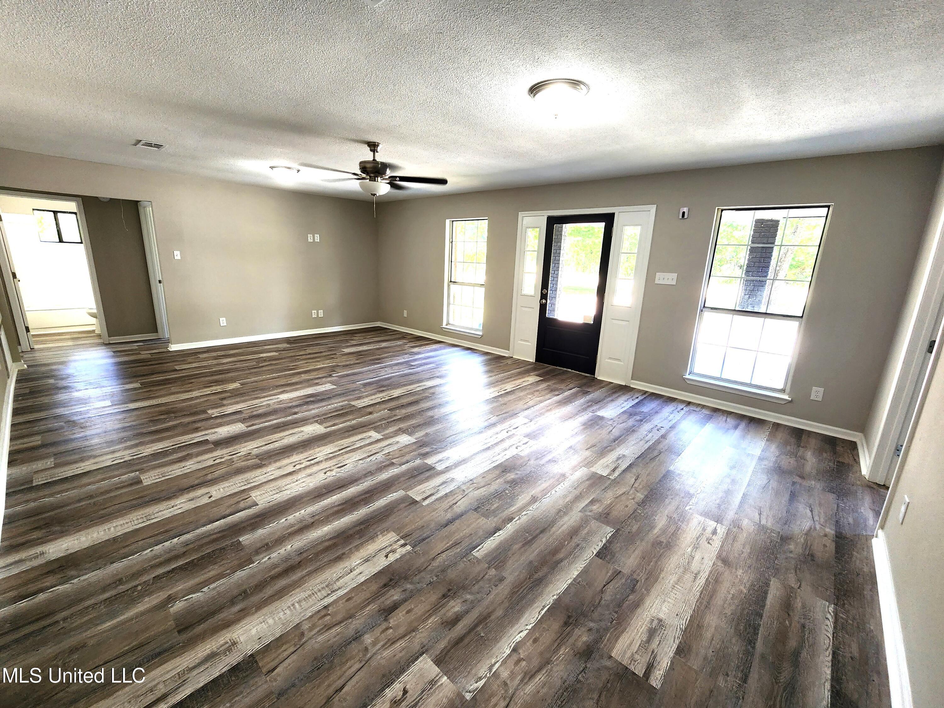 11504 Shorecrest Road Biloxi, MS 39532 - Photo 6 of 32 20230603_112132