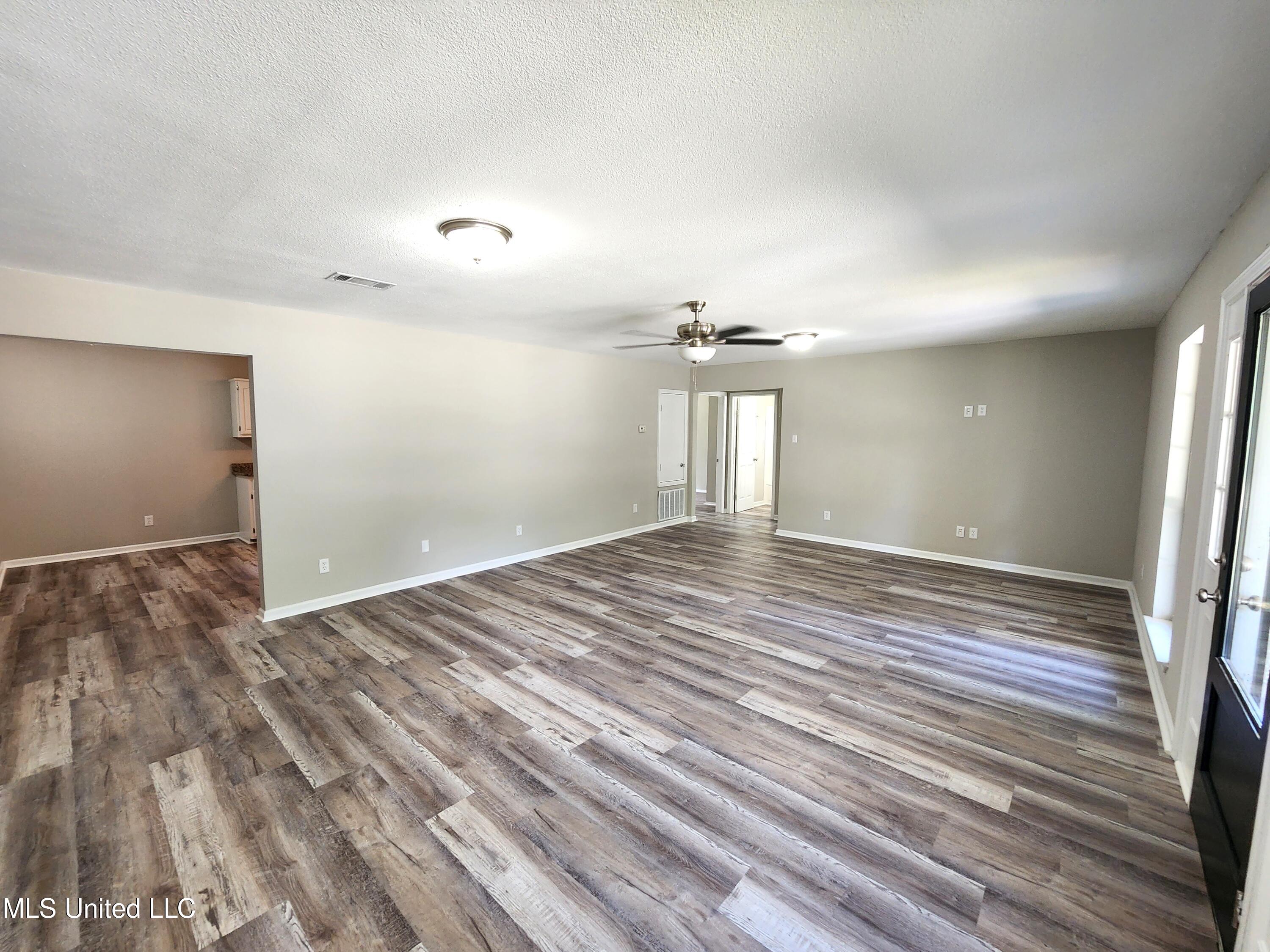 11504 Shorecrest Road Biloxi, MS 39532 - Photo 7 of 32 20230603_112143