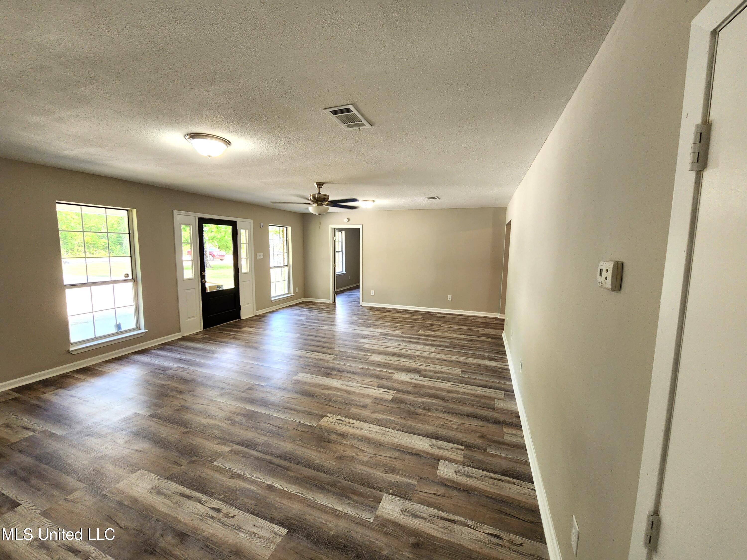 11504 Shorecrest Road Biloxi, MS 39532 - Photo 9 of 32 20230603_112211