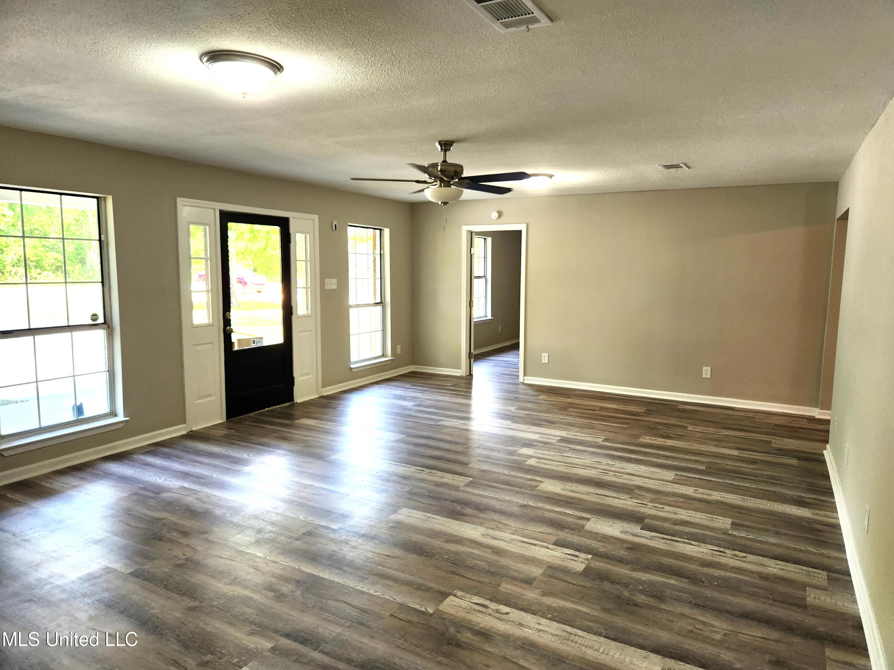 11504 Shorecrest Road Biloxi, MS 39532 - Photo 10 of 32 20230603_112214