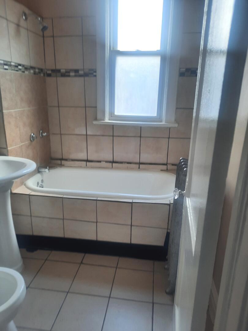 6221 South Laflin Street, Unit 2 Chicago, IL 60636 - Photo 14 of 20 a bathroom with a sink and bathtub