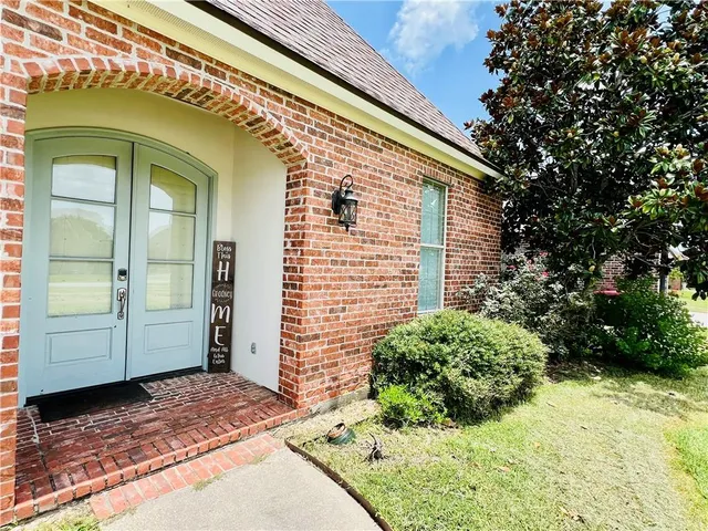 $298,500 | 104 Parker Oak Drive, Church Point, LA 70525