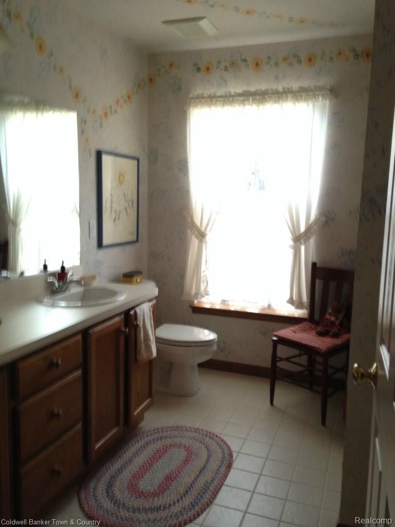 3065 Rafferty Drive Howell, MI 48843 - Photo 31 of 40 34- 3065 Rafferty Up Full Bath.jpg