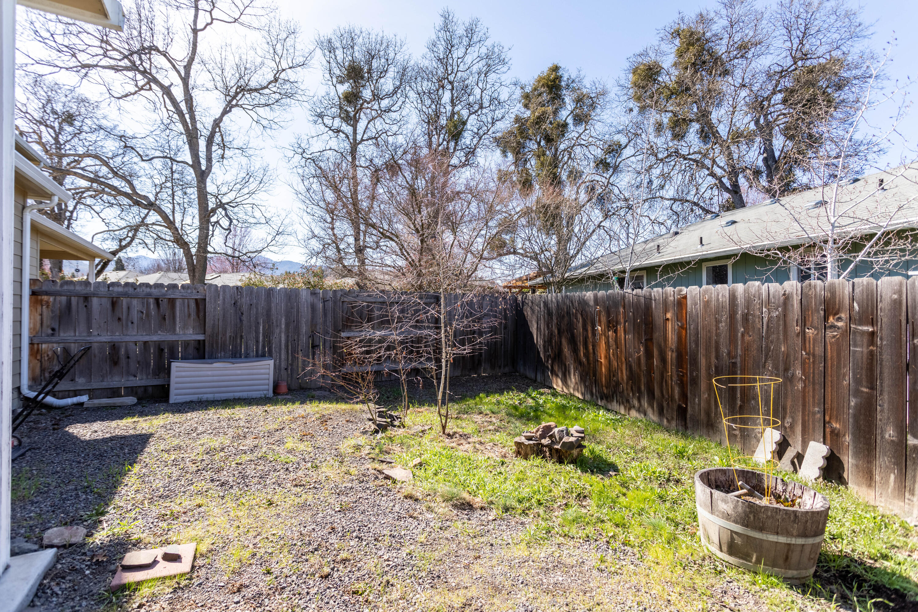 1012 Megan Lane Phoenix, OR 97535 - Photo 33 of 35 1-3