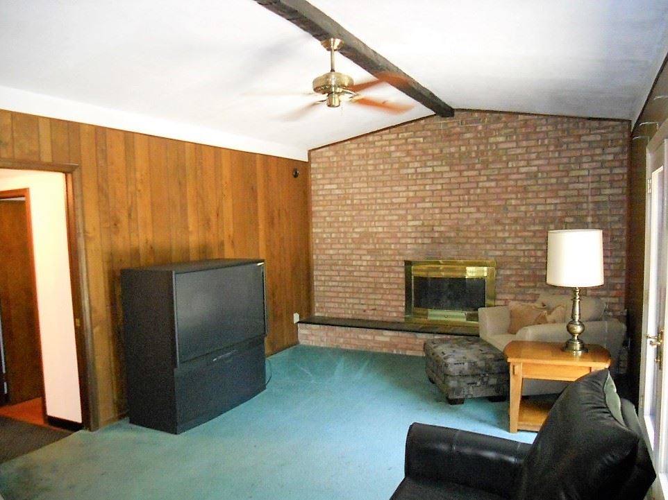 1920 Washington Road Rochester, MI 48306 - Photo 9 of 48 31324427-8.JPG