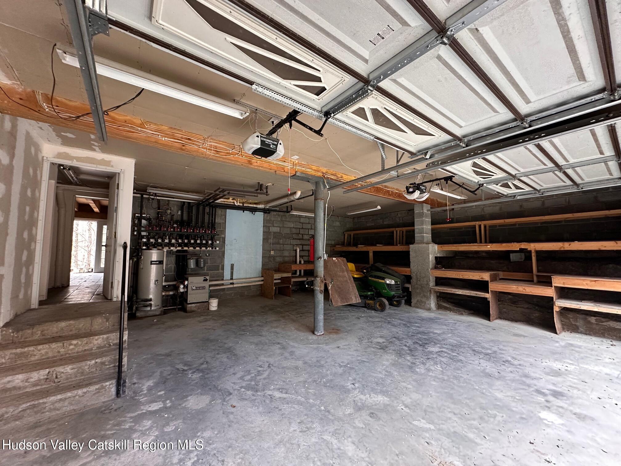 6 Riverbend Road Saugerties, NY 12477 - Photo 14 of 20 garage