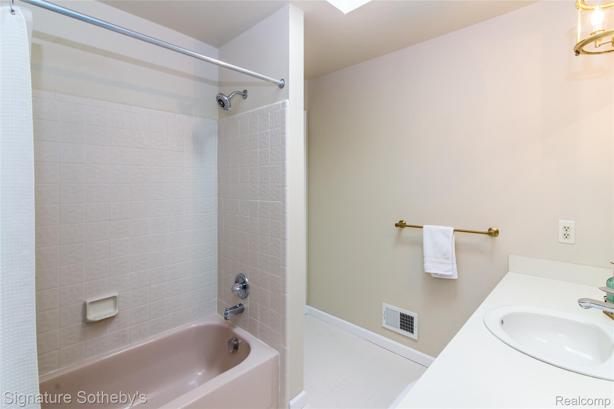 576 Ten Point Drive Rochester, MI 48309 - Photo 25 of 51 Everything you need!
